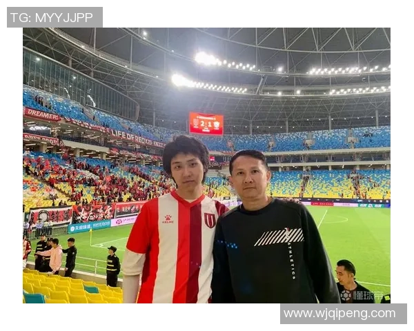 成都足球队实力引发热议球迷对球队表现的不同声音与看法